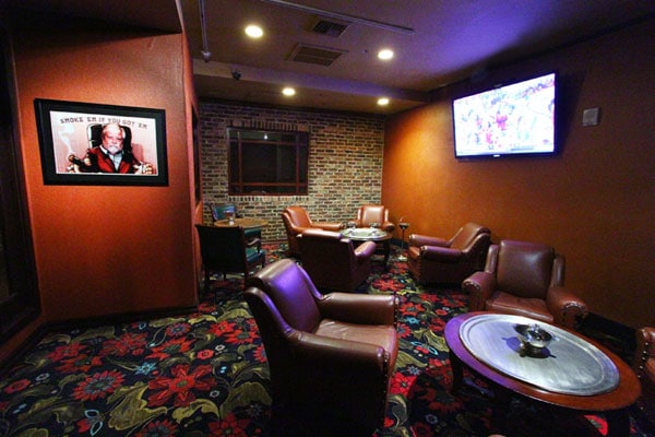 Binions Cigar Lounge4