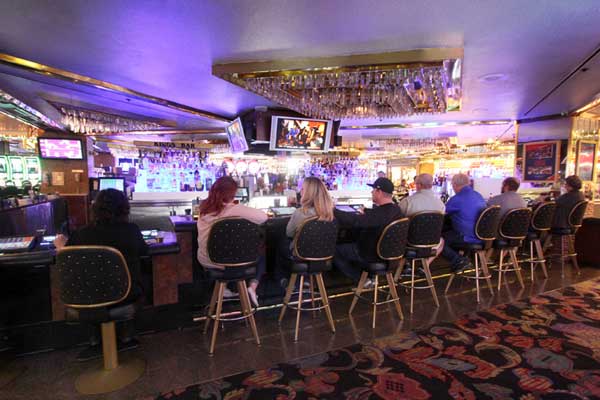 Top Video Poker Bars in Downtown Las Vegas Recommended by an Expert 3 Four Queens Kings Bar