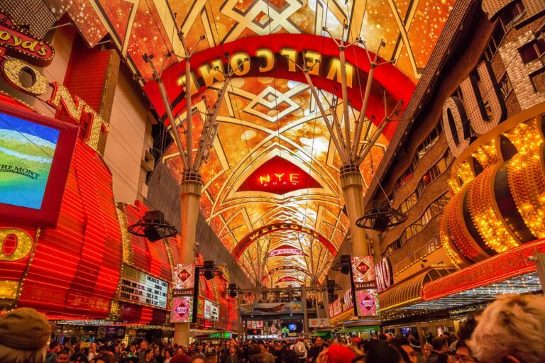 What to See On Your First Trip To Vegas 1 FSE Viva Vision