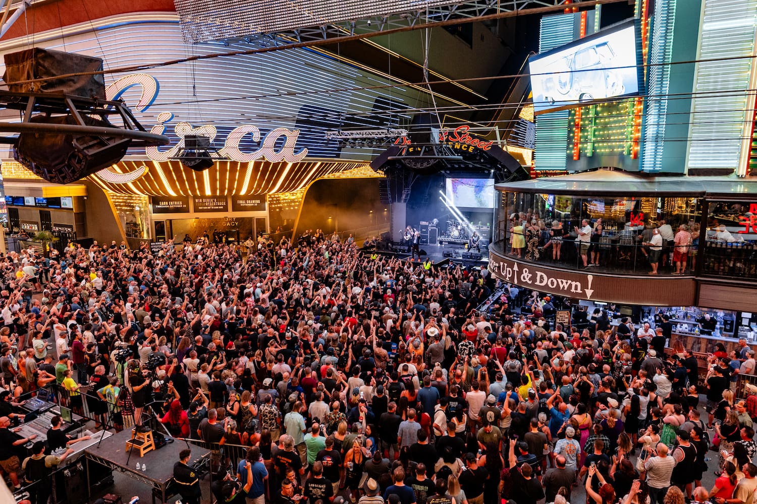 free entertainment 1st Street Stage at fremont street experience
